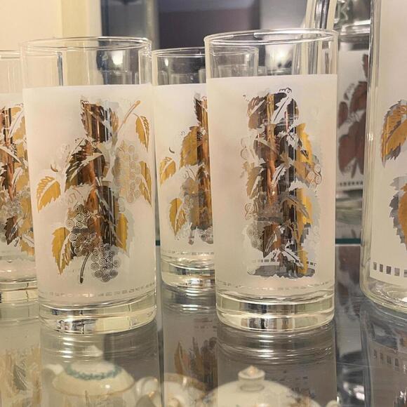 MCM Gold Leaf Glass Pitcher and Four Glasses‎ - Picture 6 of 9